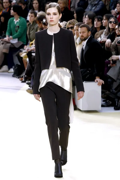 Look 30